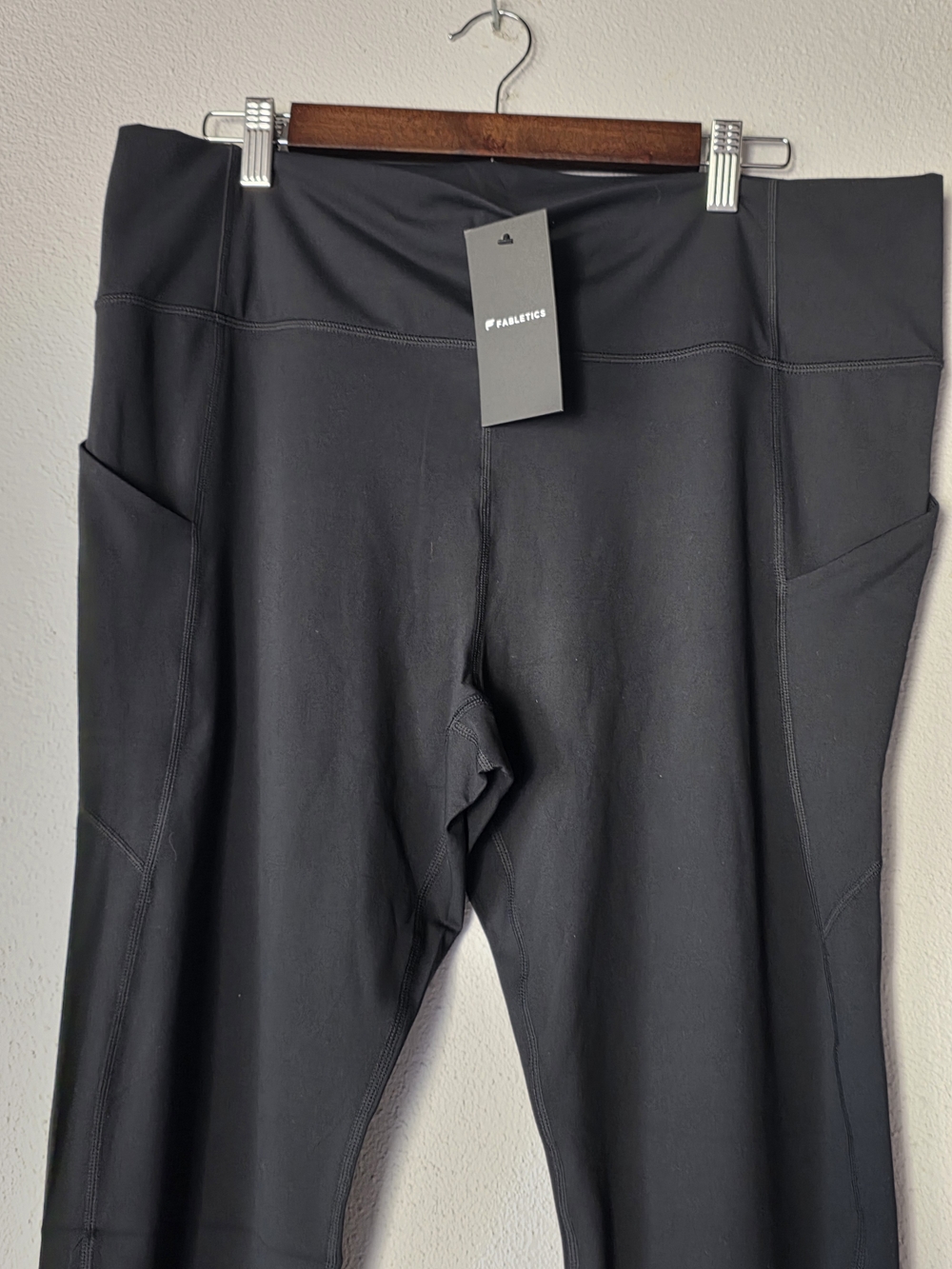 NWT Fabletics Black High Waisted Pocket Leggings Size 4X REG